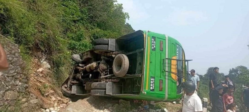 पोखरामा माइक्रो बस दुर्घटना, ४ जनाको अवस्था गम्भीर