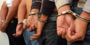 यातायात बन्द गराउँदै हिंडेका १४ जना प्रहरीको नियन्त्रणमा