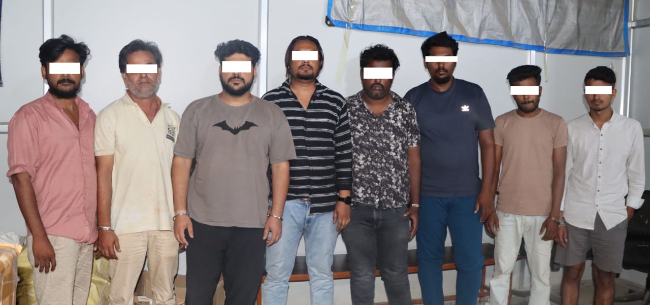 राजस्व छली गरेर ल्याएको ठुलो परिमाणको मोबाइल पार्ट्ससहित ८ जना पक्राउ
