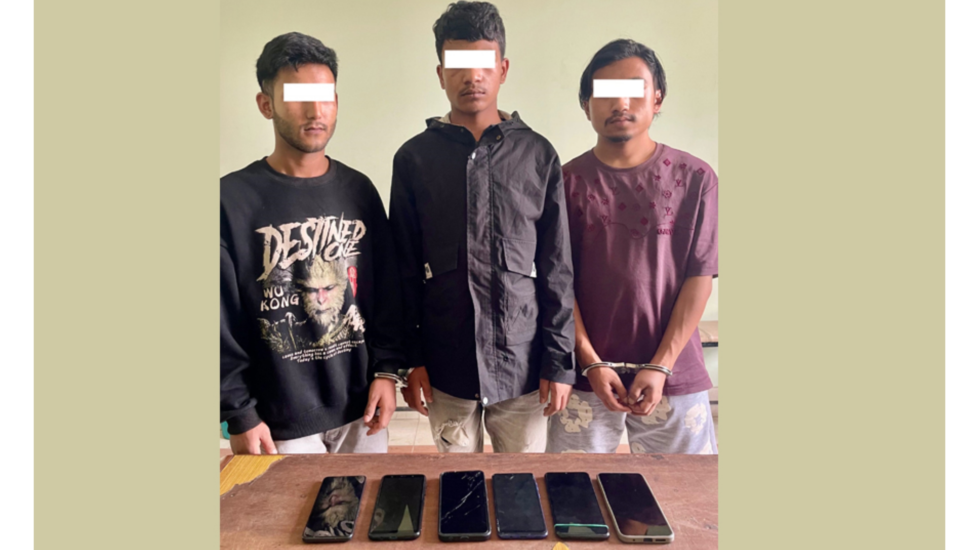 मोबाइल लूटपाट गिरोहका तीन जना प्रहरीको नियन्त्रणमा