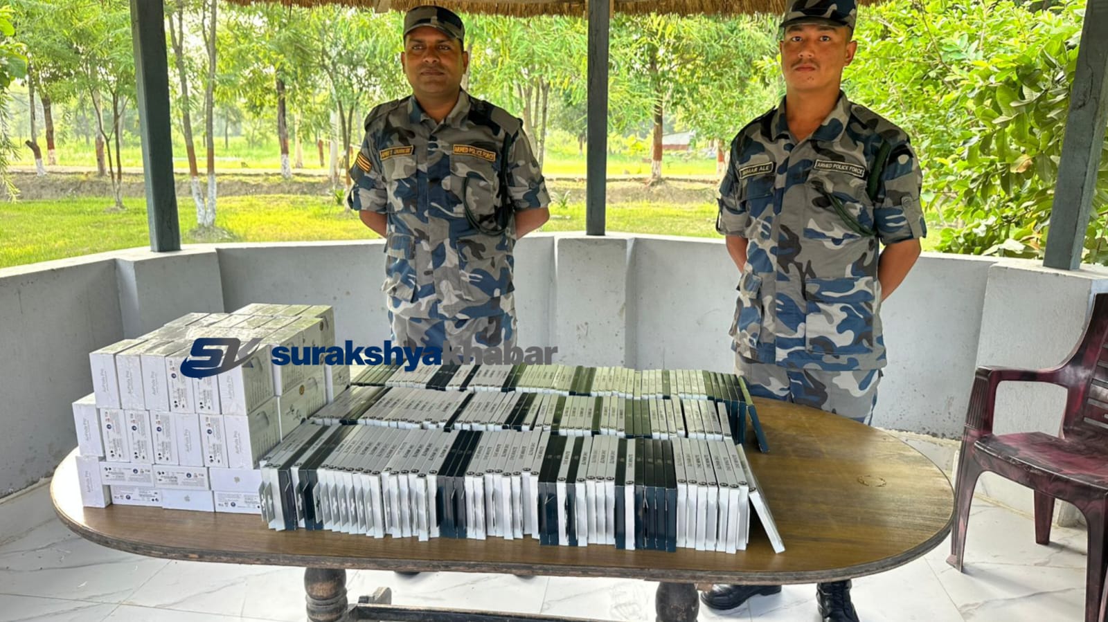 सशस्त्र प्रहरीद्वारा बाराबाट ३९ लाख रुपैयाँ बढीको एयरपोड्स प्रो र टेम्पर ग्लास बरामद
