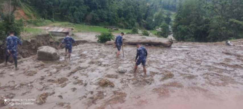 बिमचना खोलाको बाढीमा बेपत्ता भएकी कमलाको सशस्त्र प्रहरीद्वारा खोजीकार्य जारी