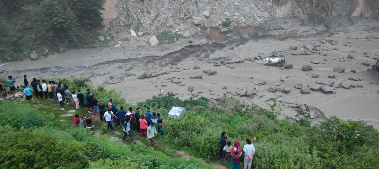 रसुवामा भयानक बाढी: १८ जना सम्पर्कविहीन