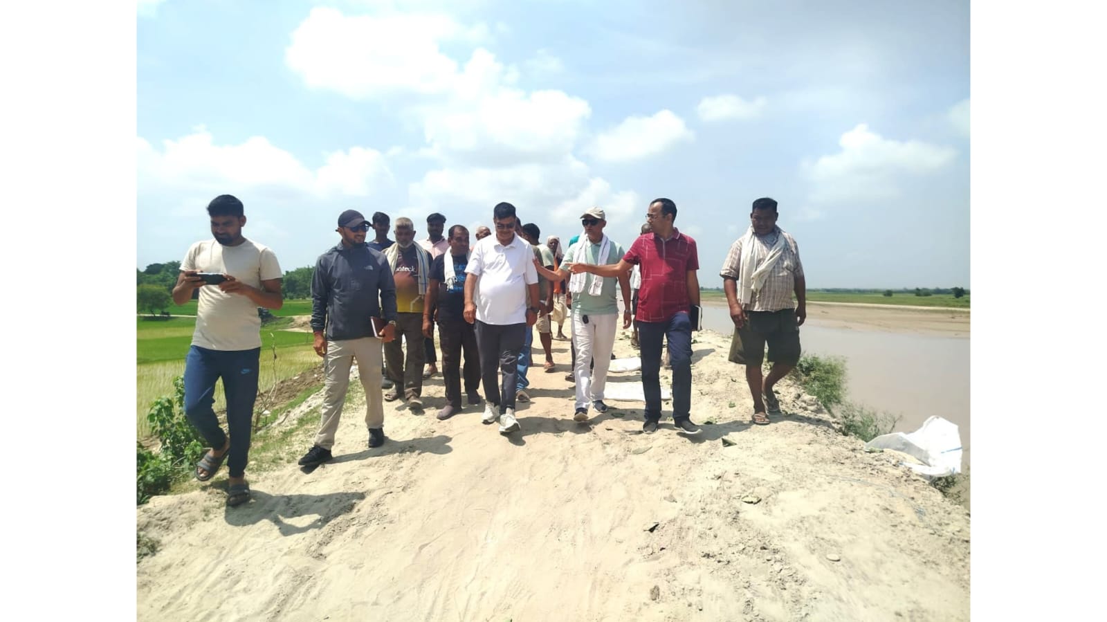 विपद् सुरक्षा: बाँकेको राप्ती नदीमा निर्माणाधीन अस्थायी तटबन्धको निरीक्षण र अनुगमन