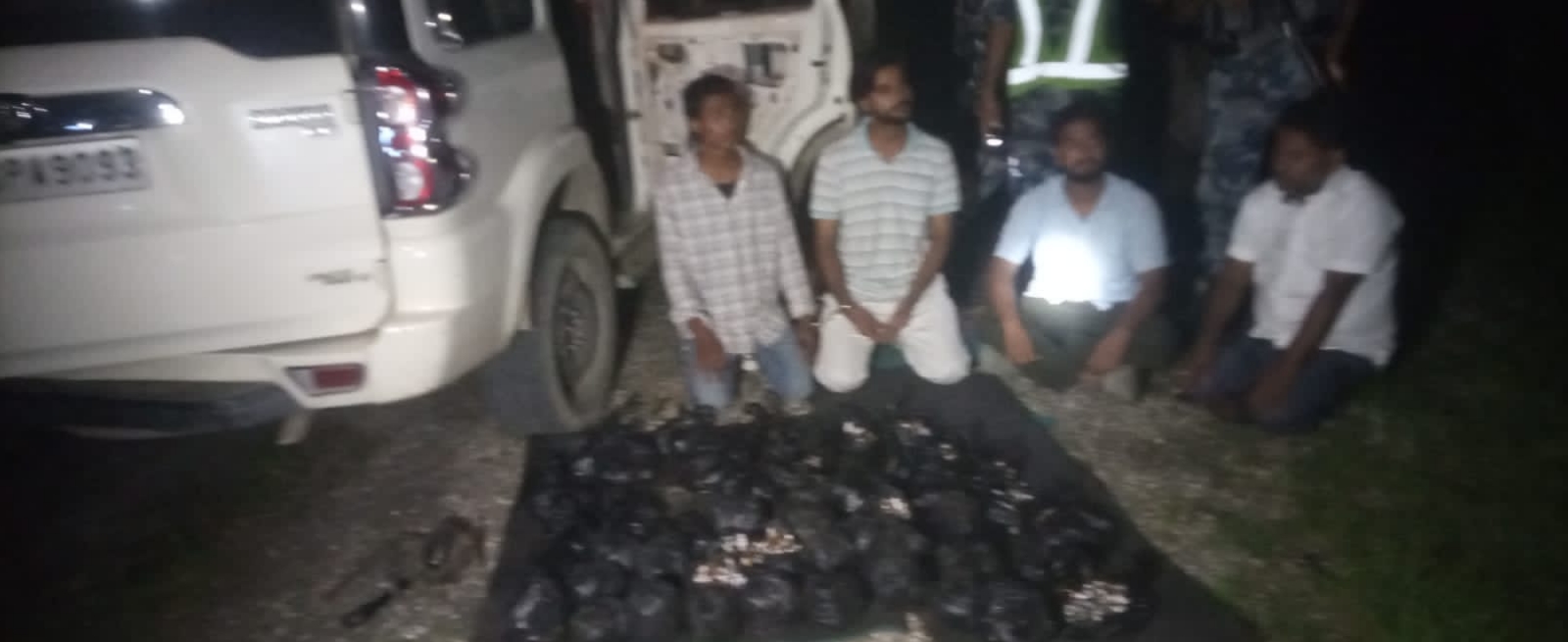 स्कार्पियोमा ल्याइएको ठुलो परिमाणमा प्रतिवन्धित औषधिसहित ४ भारतीय नागरिक सशस्त्र प्रहरीको नियन्त्रणमा