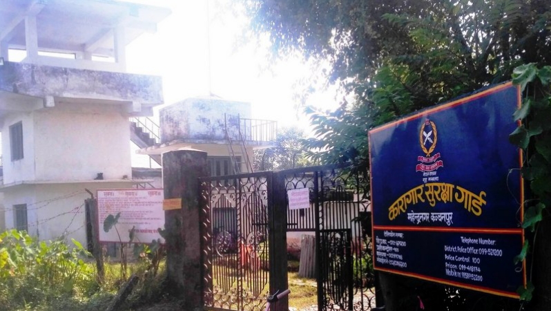 जीर्ण भवनमा जहाँ छन् तेब्बर बढी कैदीबन्दी