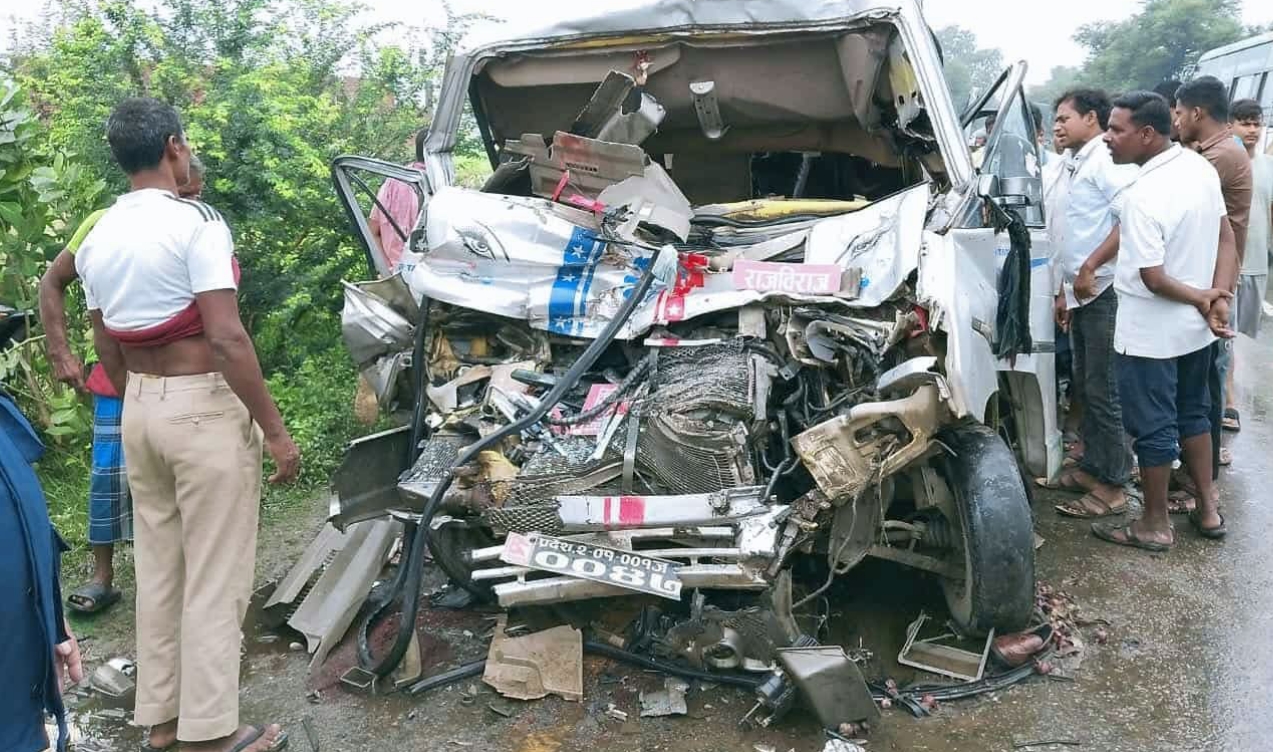 बस र विङ्गर ठोक्किँदा ३ जनाको मृत्यु,१६ जना घाइते