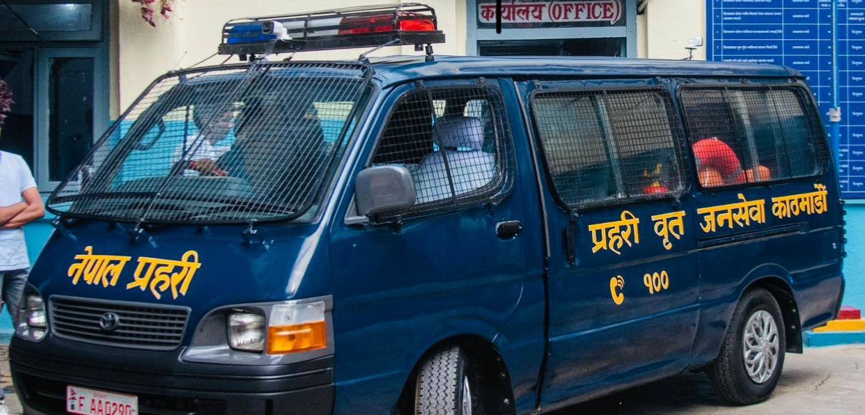 प्रहरीले बोक्ने पेस्तोलसँग मिल्दोजुल्दो ६ थान नक्कली पेस्तोलसहित ३१ वर्षीय युवक पक्राउ