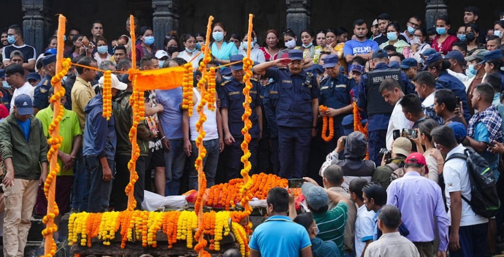 जेन-जी प्रदर्शनमा ज्यान गुमाएका प्रहरीको आर्यघाटमा अन्त्येष्टि