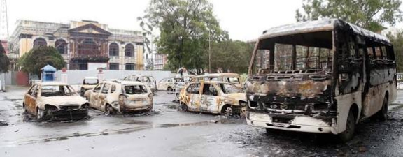 सिंहदरबार र आसपास क्षेत्रका सरकारी कार्यालयका हजार बढी सवारीसाधनमा आगजनी (यस्तो छ विवरण)