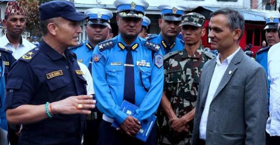 ट्राफिक प्रहरीलाई उच्च मनोबलका साथ काममा खटिन गृहमन्त्रीको निर्देशन