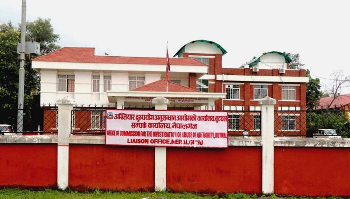 घुससहित पक्राउ परेका बाँके जिल्ला अदालतका नायब सुब्बाविरुद्ध मुद्दा दायर