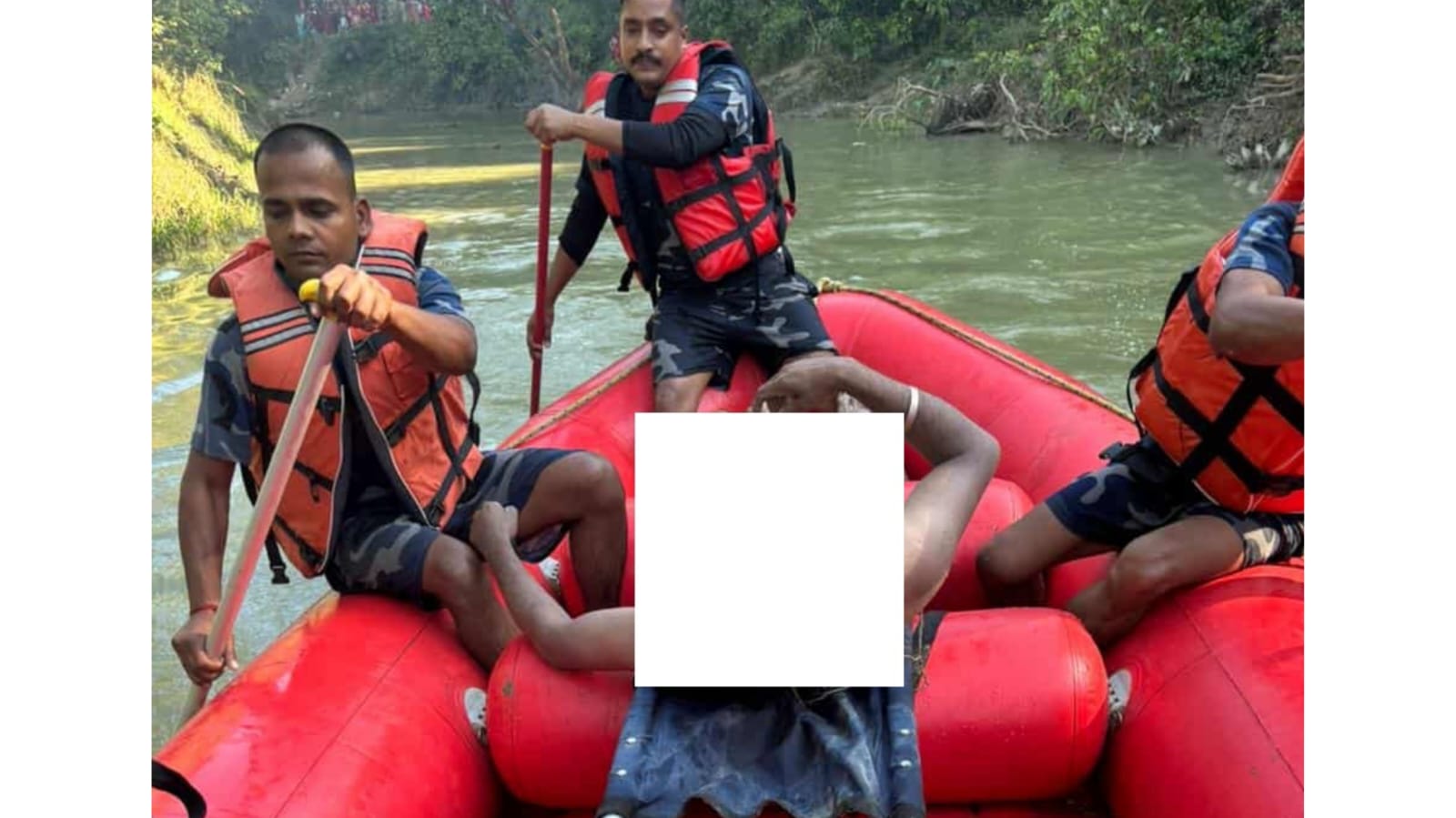 सशस्त्र प्रहरीले फेला पार्‍यो खोलामा बेपत्ता भएका व्यक्तिको शव, अर्का व्यक्तिको उद्धार