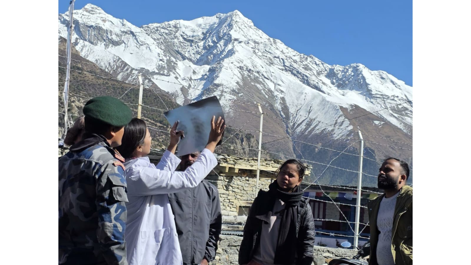 हिमालको काखमुनी सशस्त्र प्रहरीको स्वास्थ्य शिविर