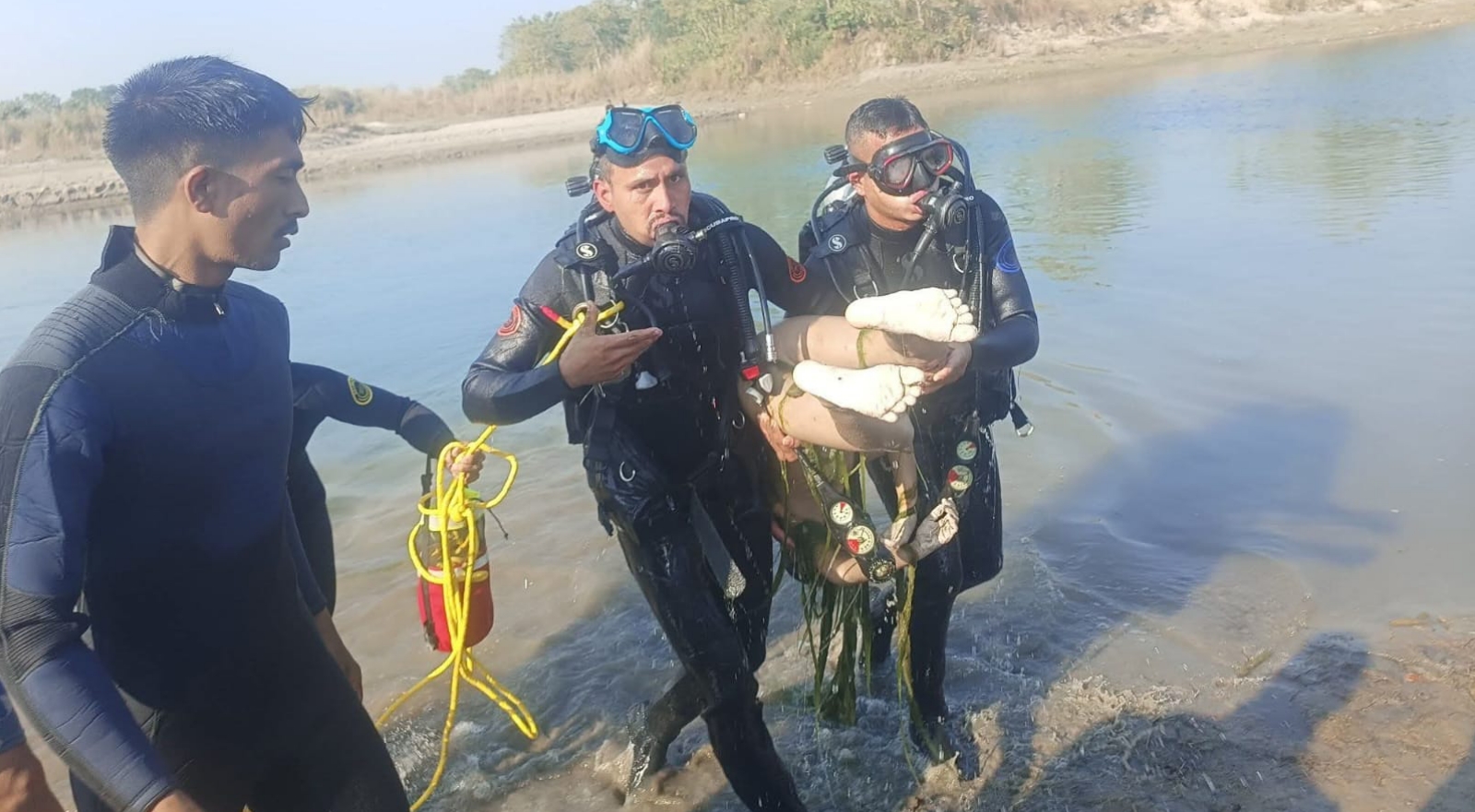 शम्शेरगञ्जस्थित सशस्त्र प्रहरीको गोताखोरले २३ फिट गहिराइबाट निकाल्यो १२ वर्षीय बालकको शव