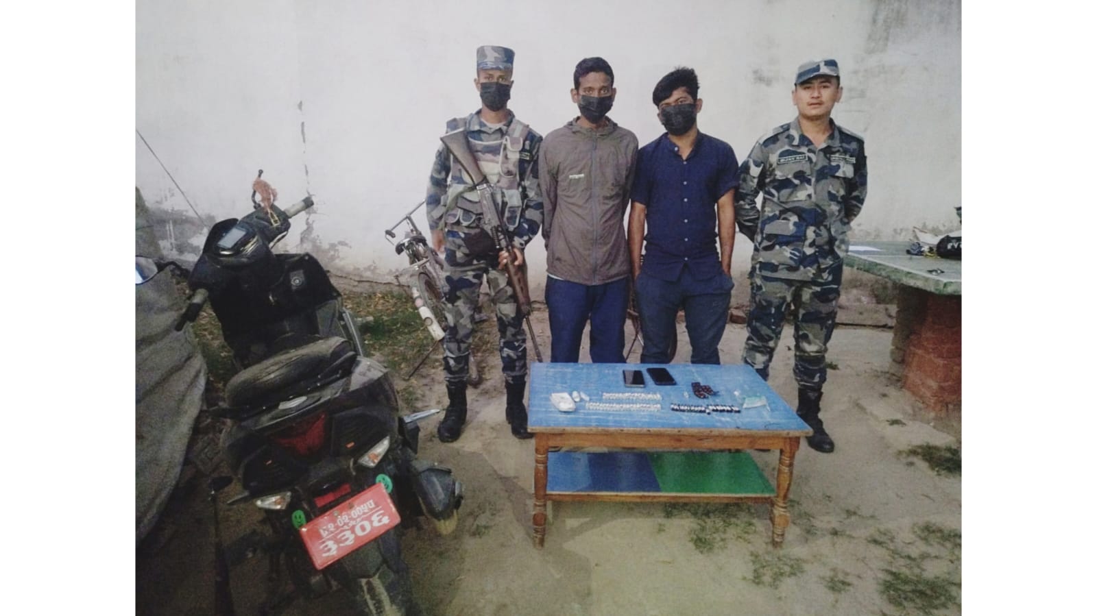 सशस्त्र प्रहरीद्वारा प्रतिबन्धित औषधिसहित स्कुटर बरामद, दुई जना पक्राउ