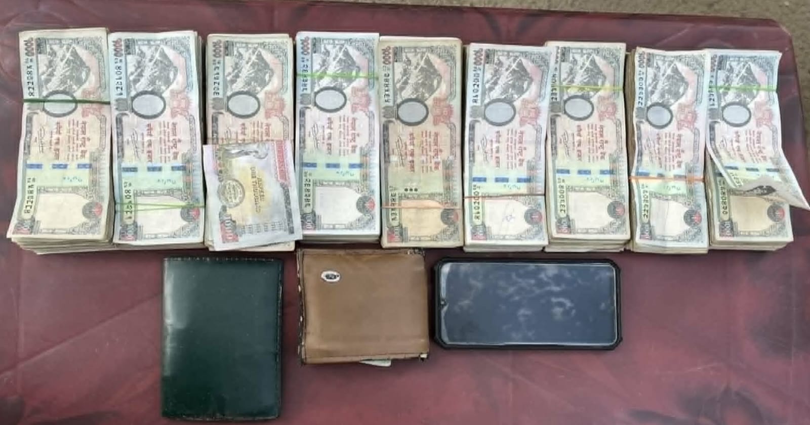 स्रोत नखुलेको ९ लाख रुपैयाँसहित अनिल सशस्त्र प्रहरीको नियन्त्रणमा