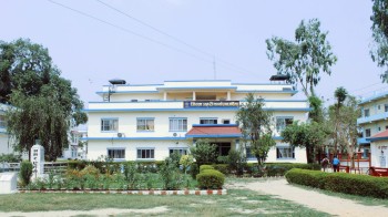 बर्दियाको जुवाखालमा प्रहरीको छापा, घरबेटीसहित १० जना जुवाडे पक्राउ