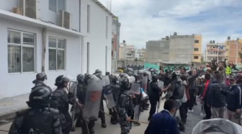 सुत्केरी गराउन आएकी महिलाको मृत्युपछि किष्ट हस्पिटल तोडफोड,प्रहरीले हान्यो अश्रुग्यास र लाठीचार्ज