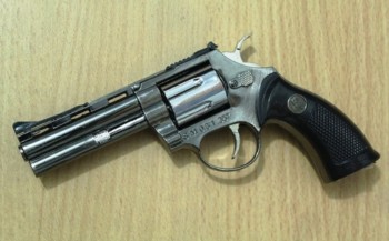 होटेल स्टाफले रुम सफा गर्दा जब पेस्तोल पड्कियो...