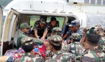 दुर्घटनामा परेका मुख्य न्यायाधीशसहित ४ घाइतेलाई हेलिकप्टरबाट काठमाडौं ल्याइयो