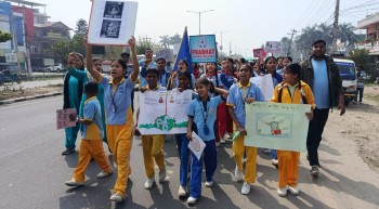 सुर्खेतकी १६ वर्षीया इनिसा विकका दोषीलाई कडा कारबाहीको माग गर्दै नेपालगन्जमा प्रदर्शन