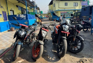 'बाइक हस्पिटल' को नाममा मोटरसाइकल चोरी धन्दा, प्रहरीको छापामा गिरोह पक्राउ