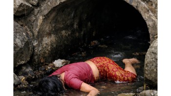 कल्भर्टमुनि तन्नामा बेरिएको महिलाको शव: हत्या गरेर फालेको खुलासा, श्रीमान् पक्राउ