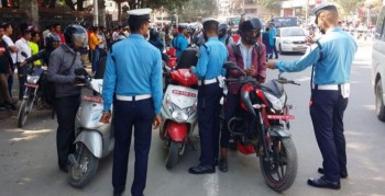 १९ सय २२ सवारी चालक ट्राफिक प्रहरीको कारबाहीमा