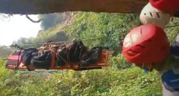 सेतीमा हाम फालेर बेपत्ता भएका युवकको शवलाई निकाल्यो सशस्त्र प्रहरीले