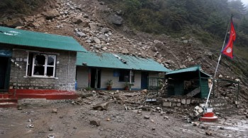पहिरोको चपेटामा सशस्त्र प्रहरीको बीओपी
