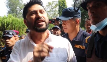 रवि लामिछानेलाई रुपन्देहीबाट डिल्लीबजार कारागार ल्याइँदै