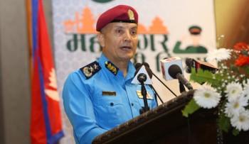 ट्राफिक प्रहरीले जोखिम मोलेर हात हल्लाउँदै सवारीसाधन नियन्त्रण गर्ने अवस्थाको अन्त्य गर्नुपर्छ: आईजीपी कार्की 