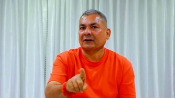 सांसद रचना खतिवडाविरुद्ध अभिव्यक्ति दिएको आरोपमा पक्राउ परेका हुन् दुर्गा प्रसाईं