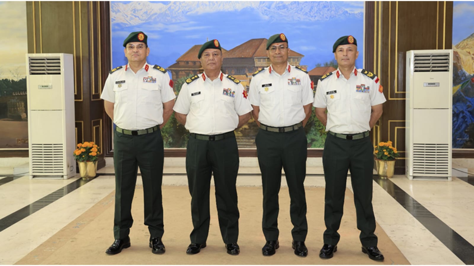 उपरथीमा बढुवा भएका तीन जनालाई दर्ज्यानी चिन्ह प्रदान