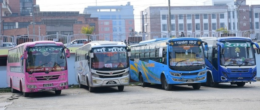 ट्राफिक प्रहरीले नियन्त्रणमा लियो १५ वटा नाइट बस,५ हजारसम्म हुन सक्छ जरिवाना