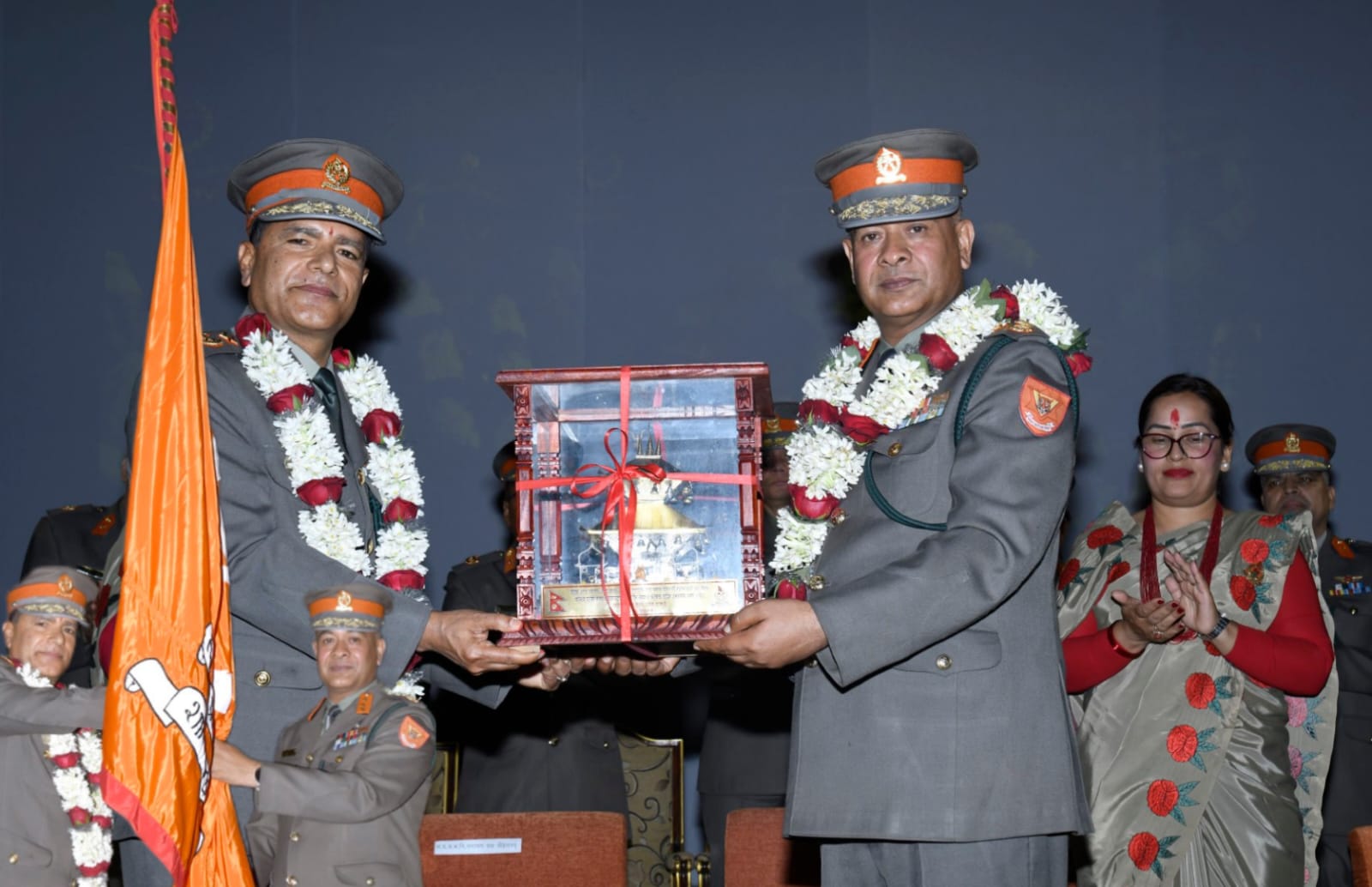 राजु अर्याललाई फौजी सम्मानसहित बिदाई, नारायणदत्त पौडेललाई सशस्त्र प्रहरीको नेतृत्व हस्तान्तरण
