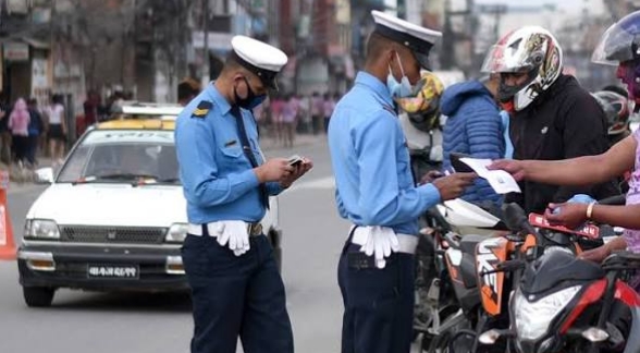 २२ सय ९३ चालक ट्राफिक प्रहरीको कारबाहीमा