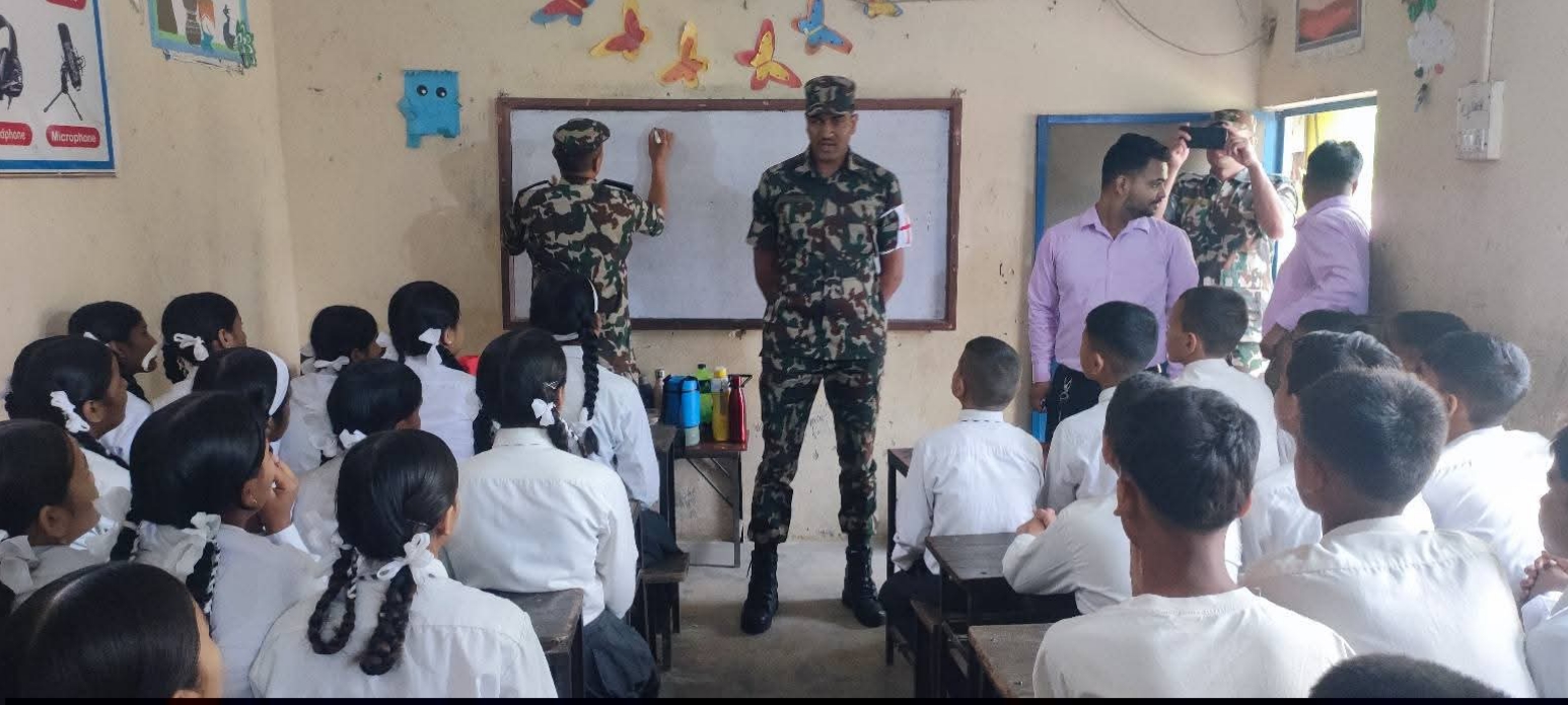 नेपालगन्जको सिद्धार्थ विद्या सदनमा सेनाले दियो सर्पदंश सचेतना