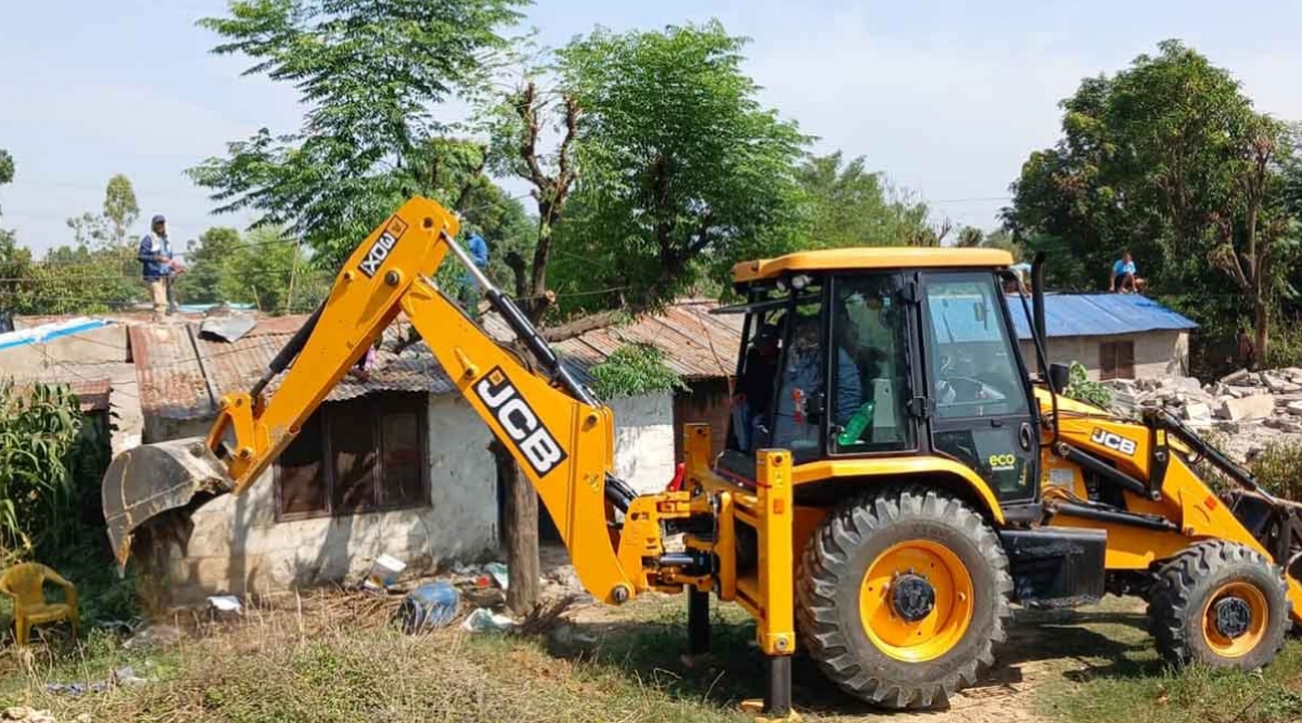 कोहलपुरमा अतिक्रमण गरिएका १०८ घरटहरामाथि चलाइयो डोजर
