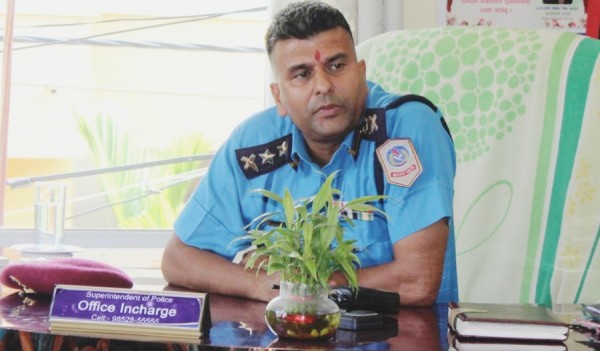 गाँजा मुद्दाका आरोपीलाई बचाउन लाग्दा खोसियो सप्तरीका एसपी खतिवडाको जिम्मेवारी