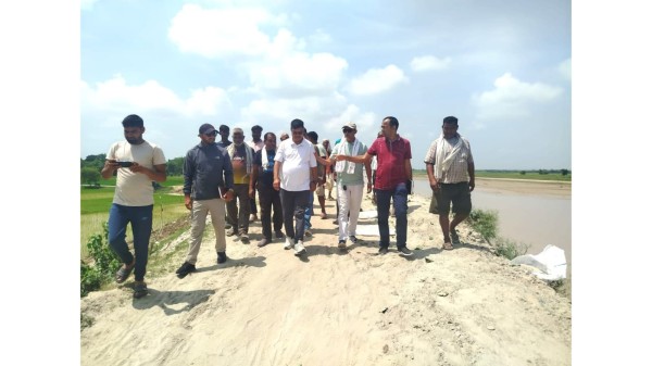 विपद् सुरक्षा: बाँकेको राप्ती नदीमा निर्माणाधीन अस्थायी तटबन्धको निरीक्षण र अनुगमन