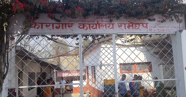 रामेछाप कारागारबाट कैदीबन्दी भाग्ने क्रममा सेनाले चलायो गोली,१२ जना घाइते