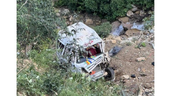 दाङ आउँदै गरेको फोर्स सल्यानमा दुर्घटना,३ जनाको मृत्यु (मृतकहरुको नामसहित)