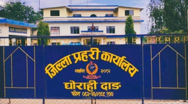 ट्राफिक प्रहरी कार्यालय र प्रहरी विटमा आगजनी र लुटपाट गरेको आरोपमा ९ जना दाङ प्रहरीको नियन्त्रणमा