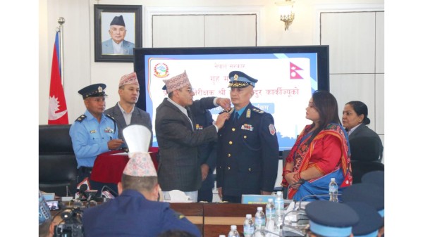 प्रहरीका नवनियुक्त आईजीपी दानबहादुर कार्कीले लगाए दर्ज्यानी चिन्ह