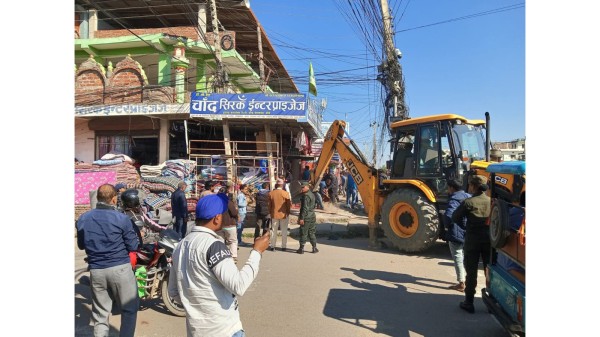 नेपालगन्ज उपमहानगरले किन एकाएक चलायो सडकपेटीमा डोजर?