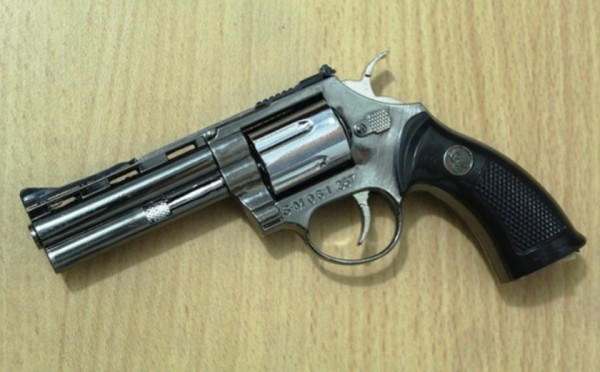 होटेल स्टाफले रुम सफा गर्दा जब पेस्तोल पड्कियो...