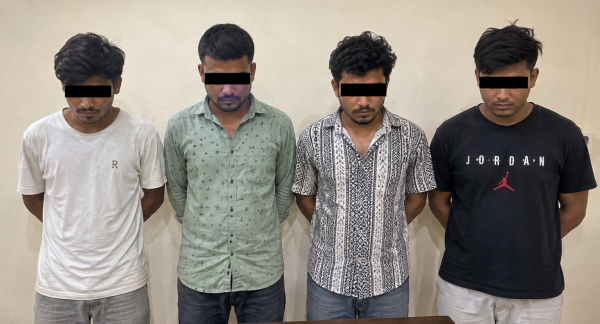 स्रोत नखुलेको साढे ५२ लाख नगदसहित चार जना प्रहरीको नियन्त्रणमा