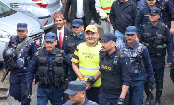 दुर्गा प्रसाईं फेरि पक्राउ